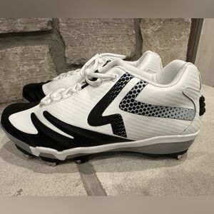 Rip-It Men's White and Black Cleats